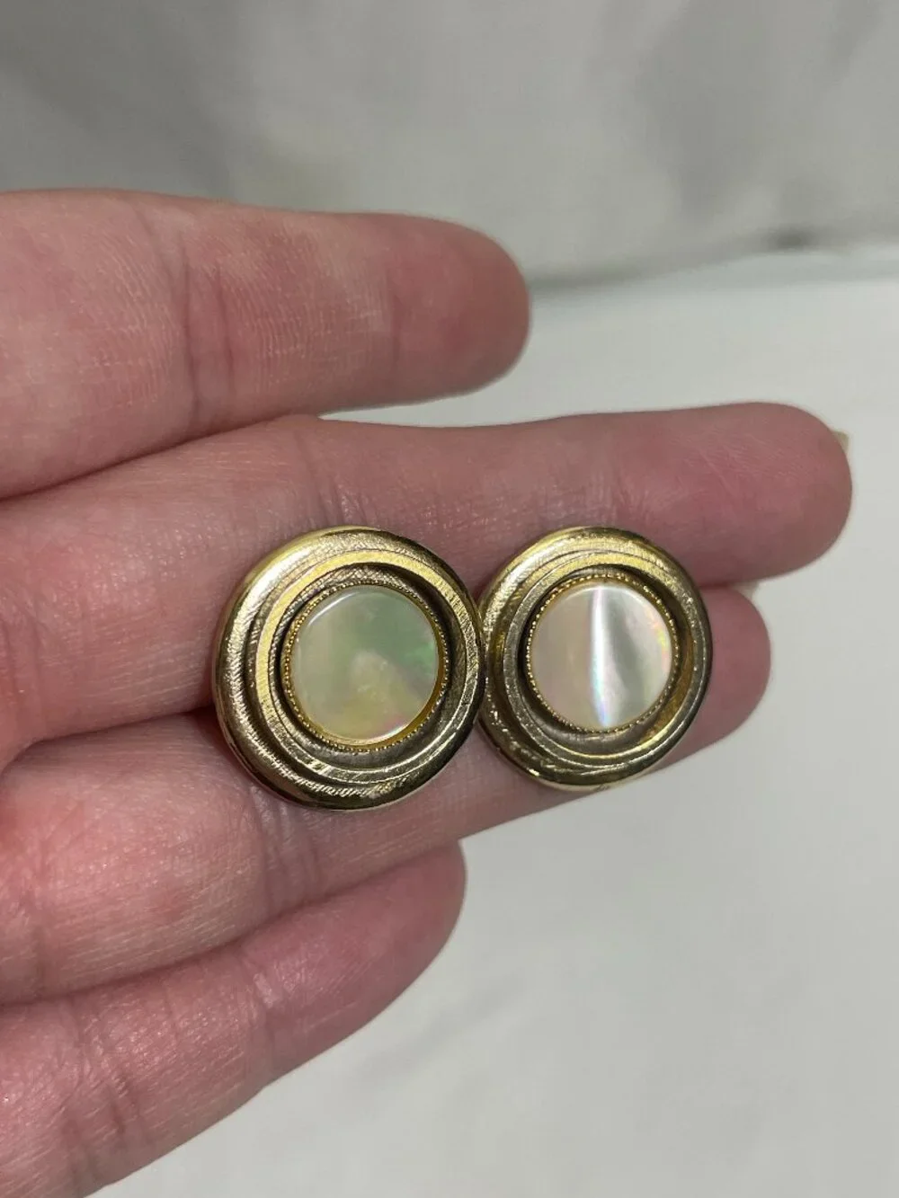 Vintage Gold Tone Mother of Pearl Round Cuff Links Pair Men's Dress Formal